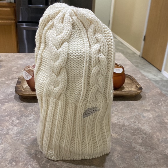 4 beanies, 2 NWT, 2 NWOT - Picture 2 of 4